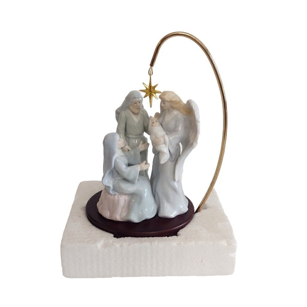 Vintage Christmas Around The World House Of Lloyd Nativity Music Box Porcelain